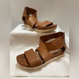 Eileen Fisher Sport Tumbled Leather Sandal, Size: 9 Brown - Pre-Owned Condition